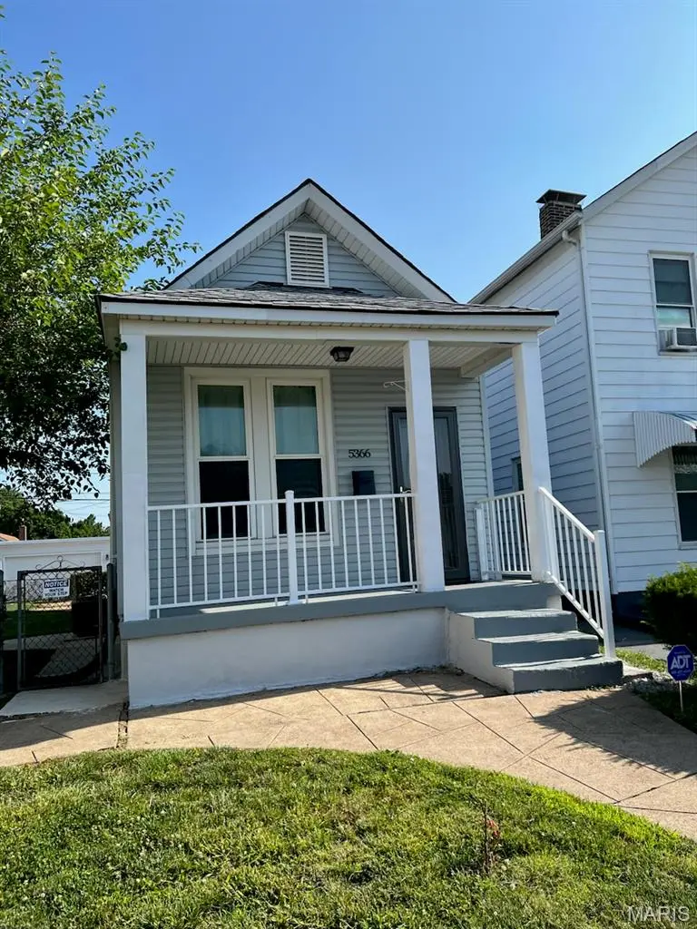 5366 Southwest AVE, St Louis, MO 63139