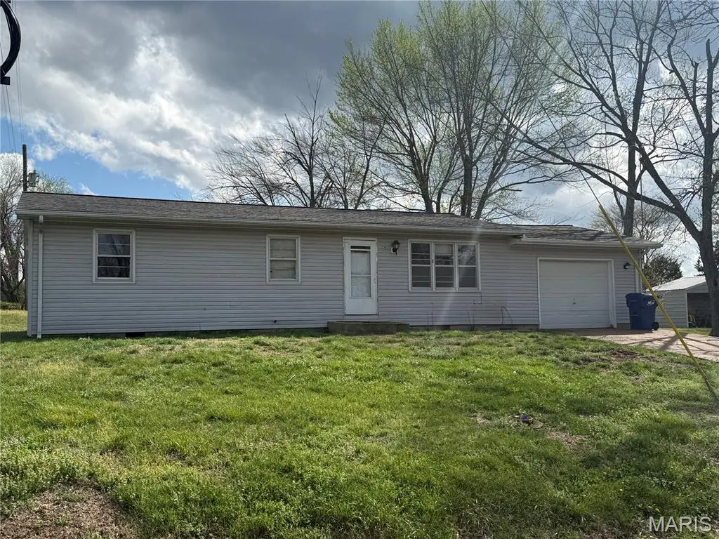 210 S High ST, Iberia, MO 65486