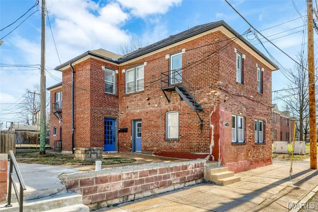 1210 S Newstead AVE, St Louis, MO 63110