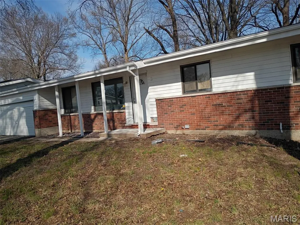 10804 Linnell DR, St Louis, MO 63136