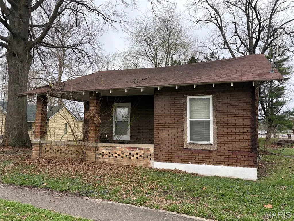 333 N Dye ST, Virden, IL 62690