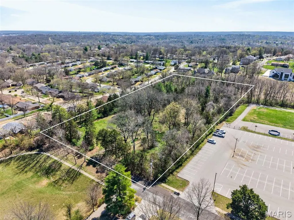 1400 Flora Del DR, Fenton, MO 63026