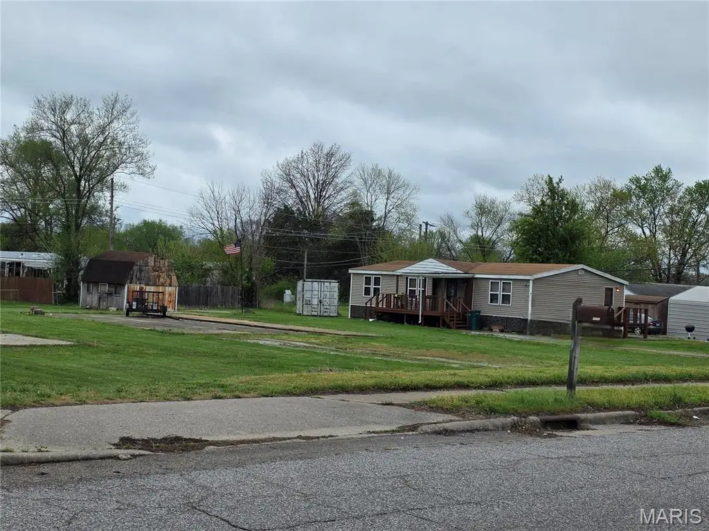 2335 Jerome LN, Cahokia, IL 62206