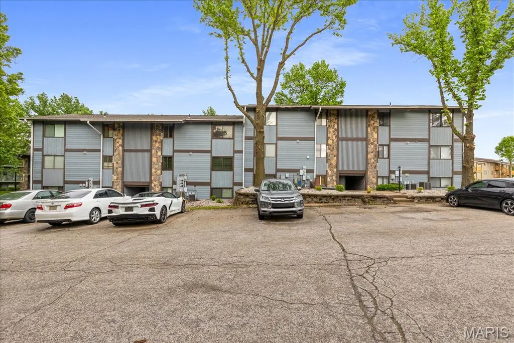 1722 Gascony Parc DR #1722, Lake St Louis, MO 63367