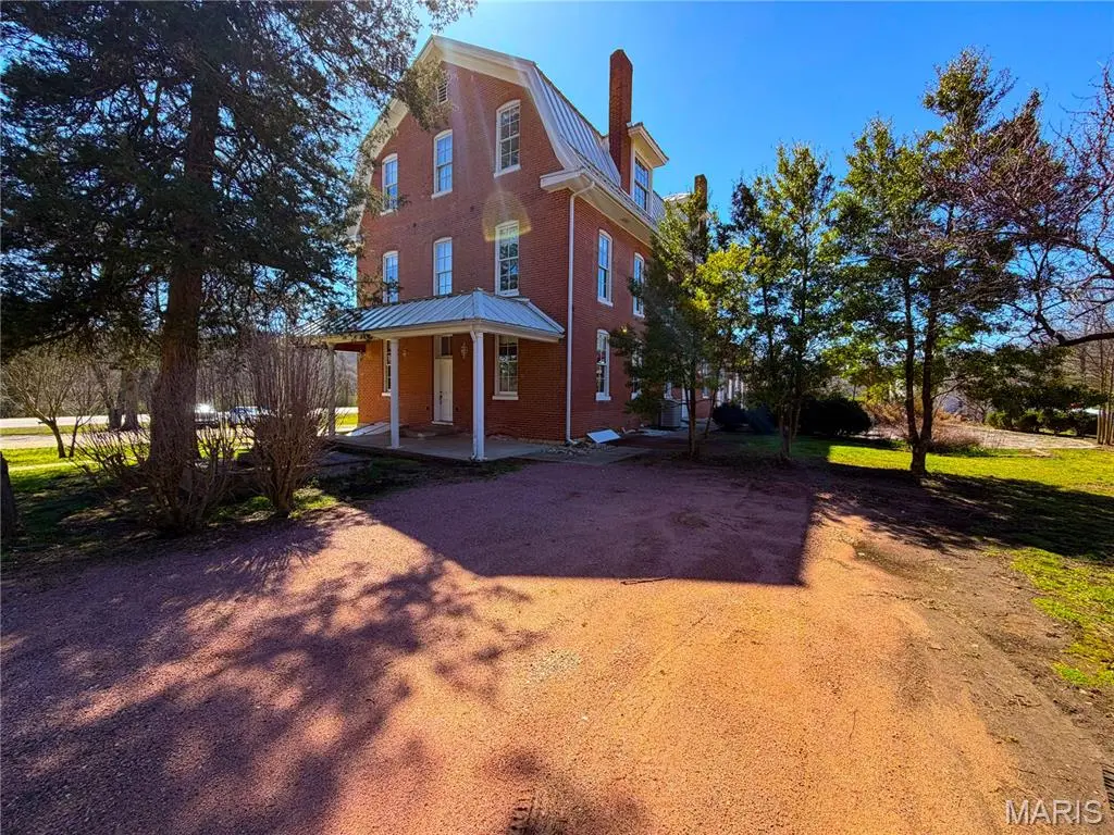 300 S College ST, Arcadia, MO 63621