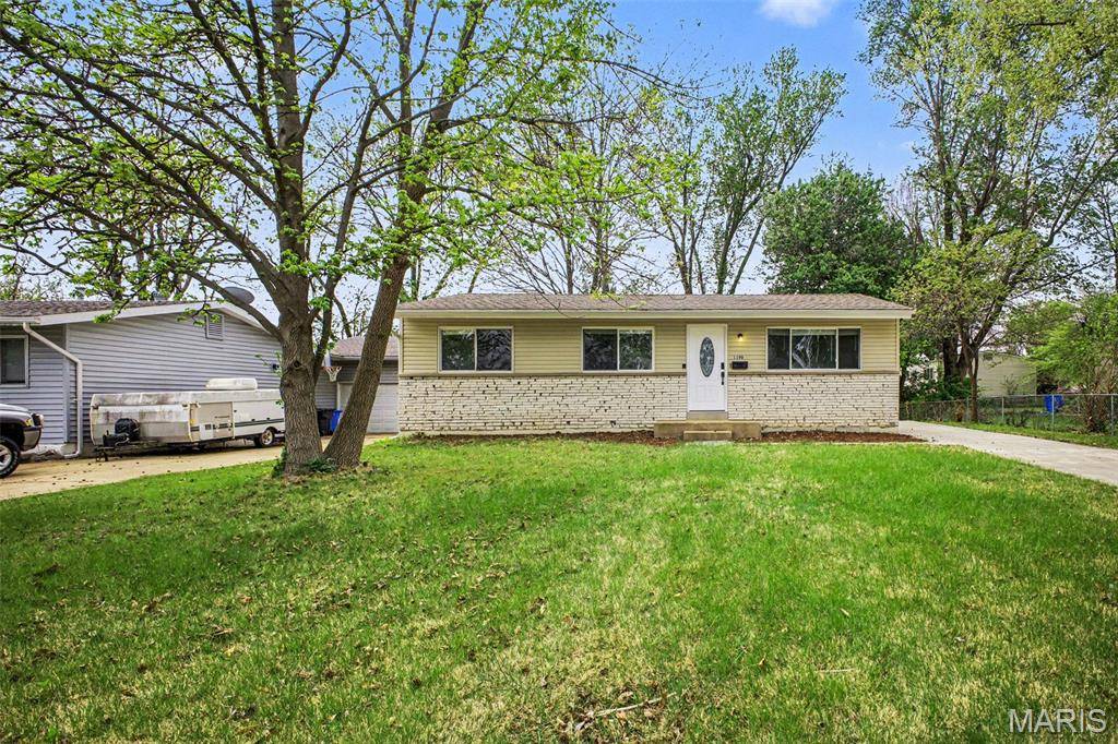 1180 Kostka LN, Florissant, MO 63031
