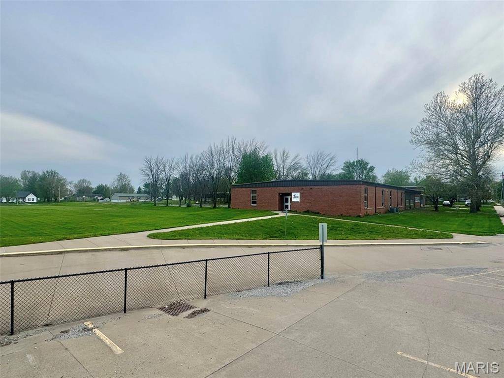 111 W College ST, Shelbina, MO 63468