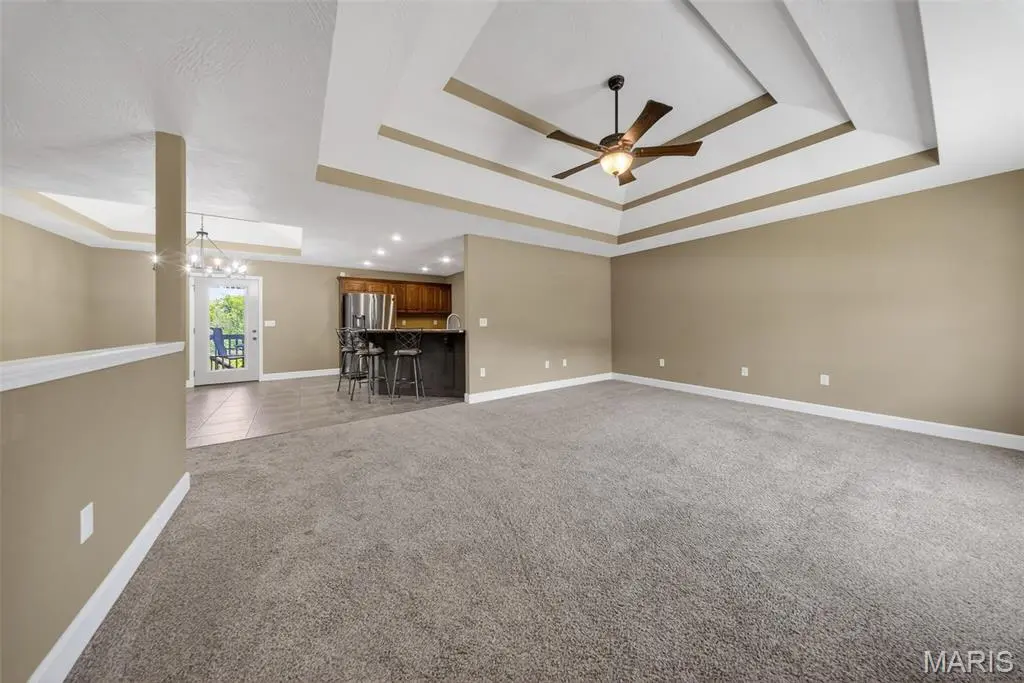 20164 Helios LN, St Robert, MO 65584