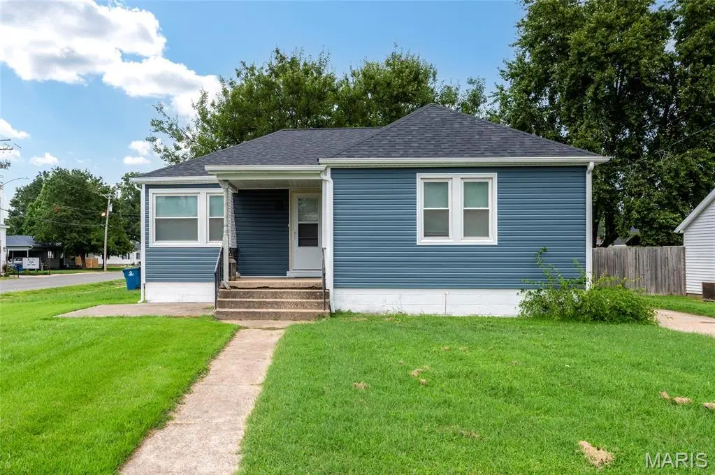 110 W 4T ST, St Jacob, IL 62281