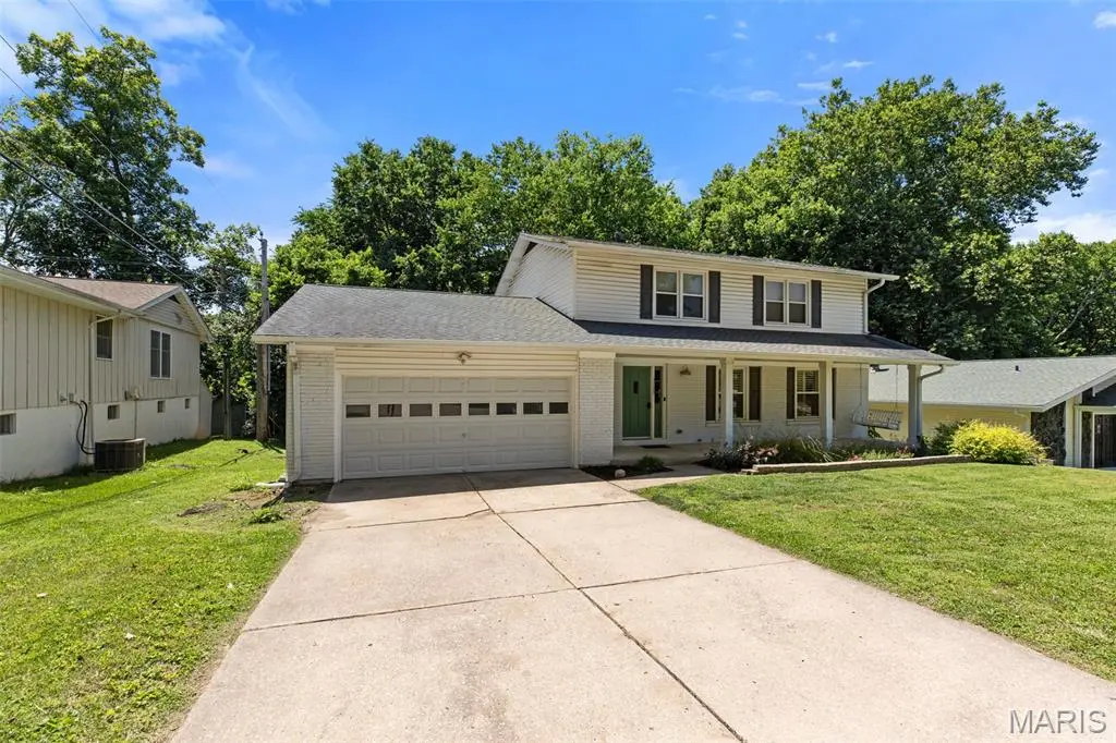 3029 Yale BLVD, St Charles, MO 63301