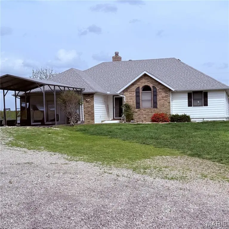 24306 Parade DR, Lebanon, MO 65536