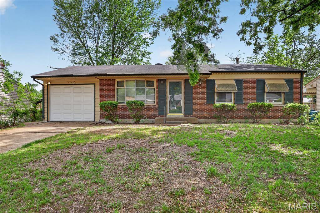 1742 Bradshaw DR, St Louis, MO 63136