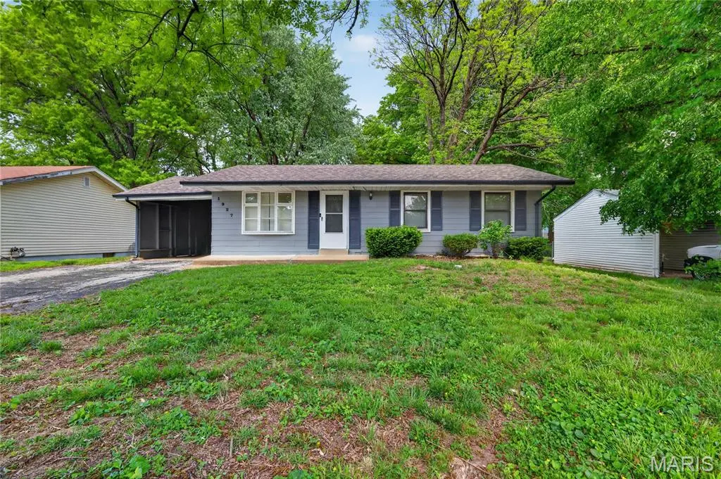 1927 Hudson RD, St Louis, MO 63136