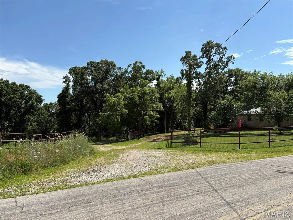 23195 Highway B, Raymondville, MO 65555