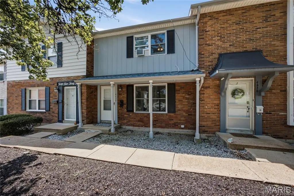 4434 Pegasus DR, Oakville, MO 63129
