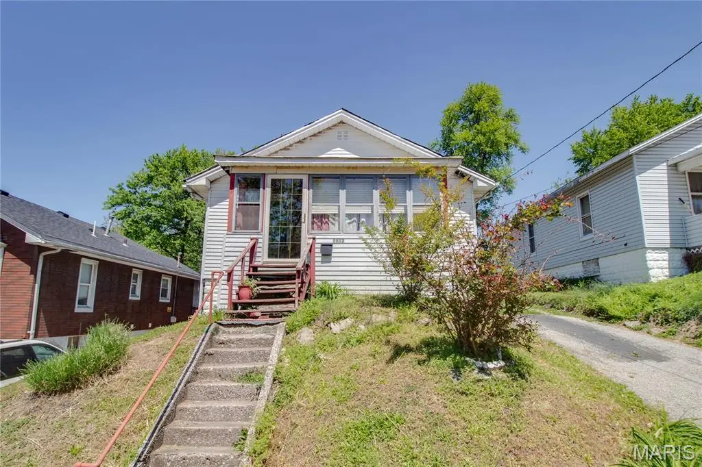 2612 Yager AVE, Alton, IL 62002