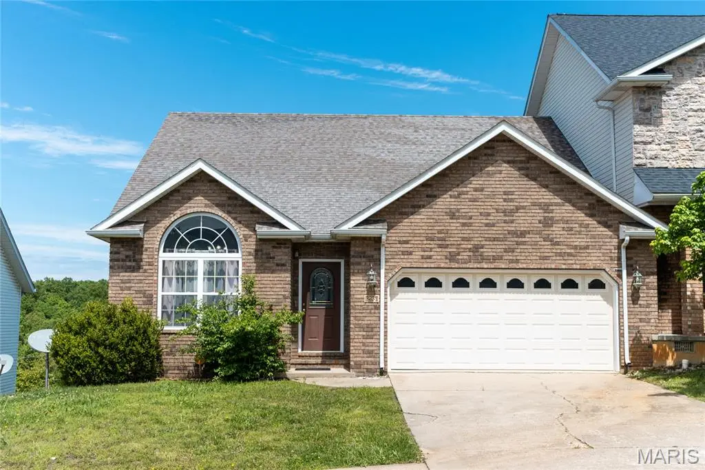 295 Carmel Valley WAY, St Robert, MO 65584