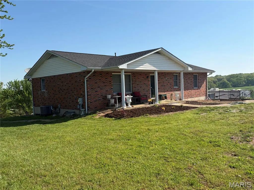 4529 Highway 50, Leslie, MO 63056