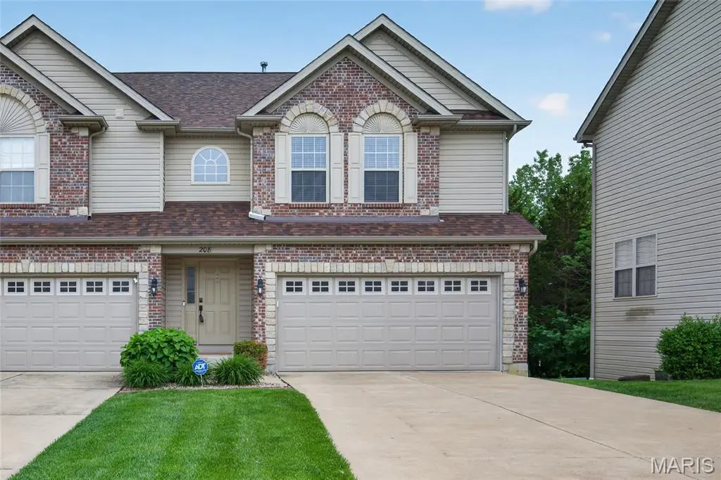 208 Prominence LN, Lake St Louis, MO 63367