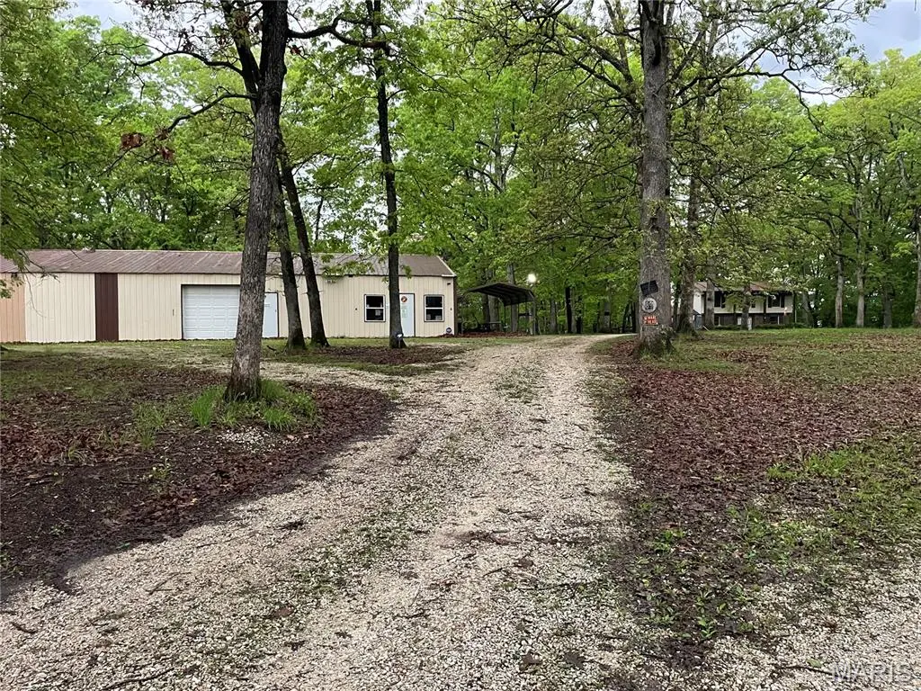 89 Zips RD, Hawk Point, MO 63349