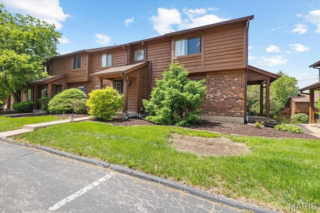 228 Cedar Grove DR #D, St Charles, MO 63304
