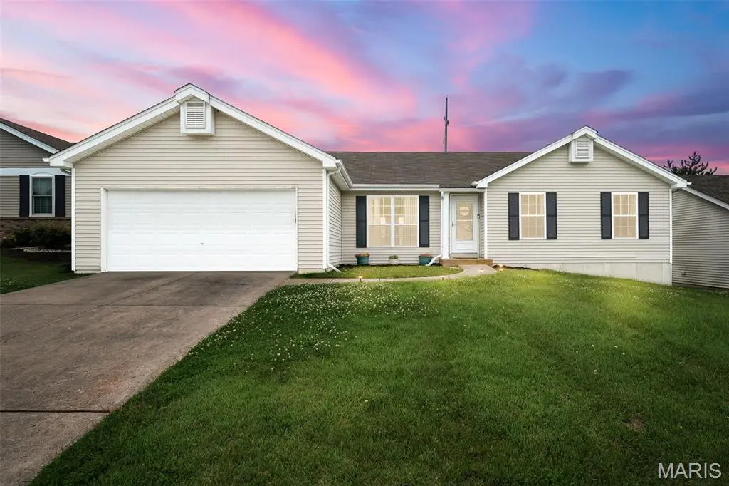 4 Royallbend CT, O'fallon, MO 63368
