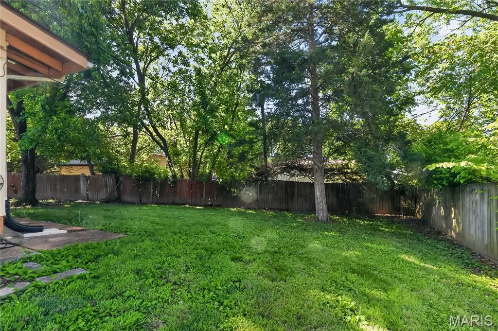 1190 Cheyenne DR, St Louis, MO 63033