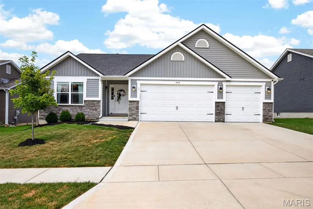 209 W Pine Creek CT, Wentzville, MO 63385