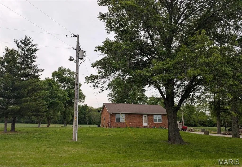 6906 Holcomb School RD, Freeburg, IL 62243