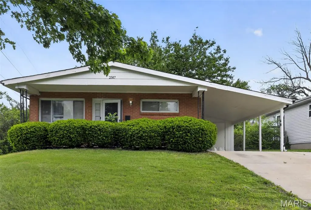 2587 Robley DR, St Louis, MO 63136
