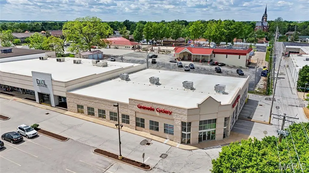 235 Mid Rivers Mall DR, St Peters, MO 63376
