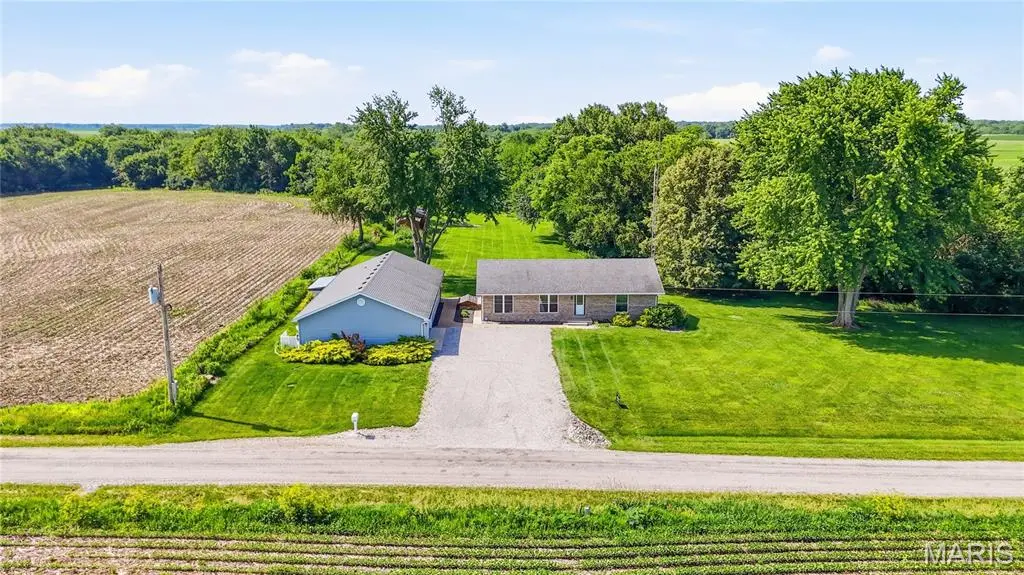 14201 Williamson RD, Virden, IL 62690