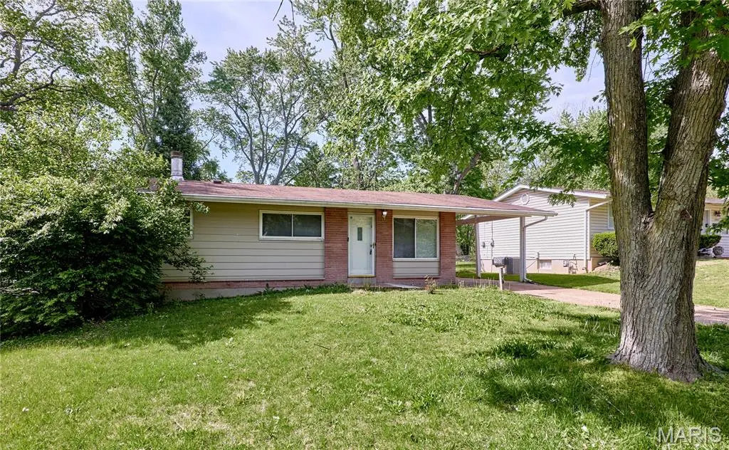 1960 Parker RD, Florissant, MO 63033