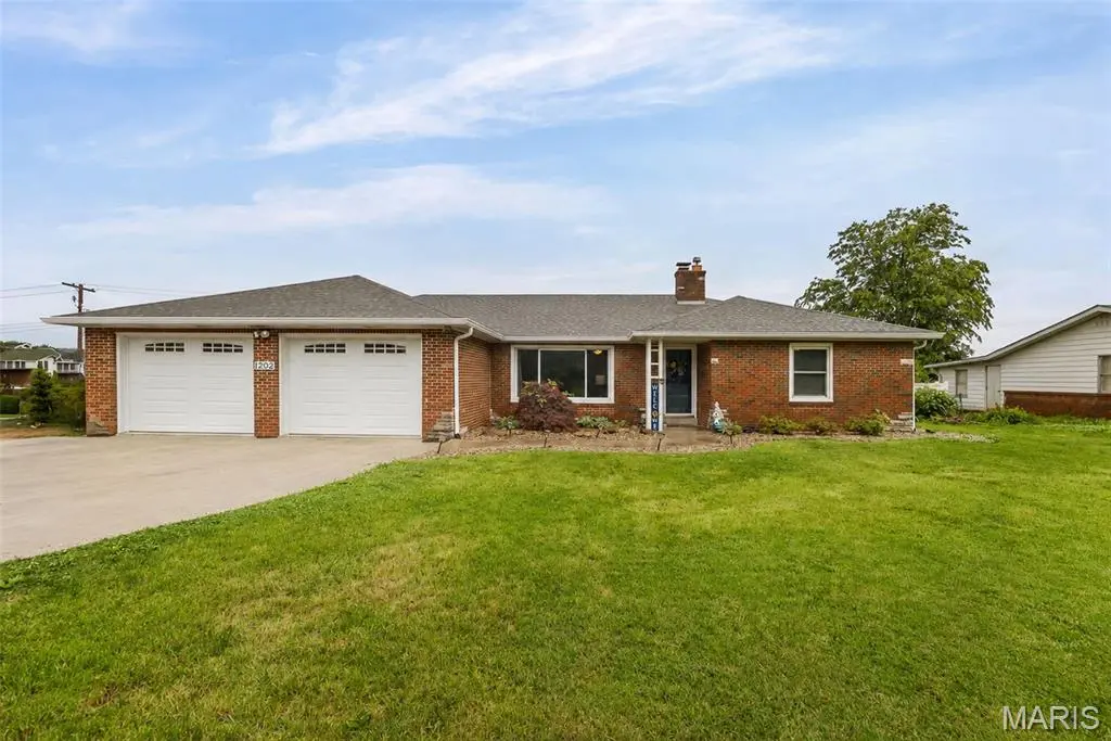 1202 Belleville ST, Lebanon, IL 62254