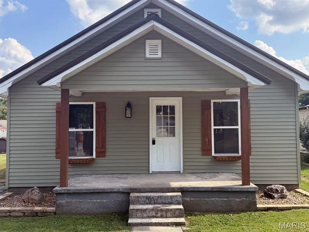 1308 E Oak ST, Dexter, MO 63841
