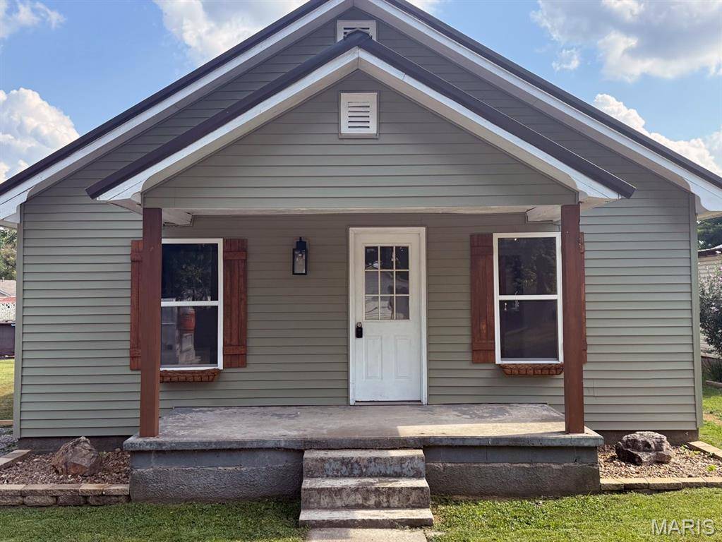1308 E Oak ST, Dexter, MO 63841