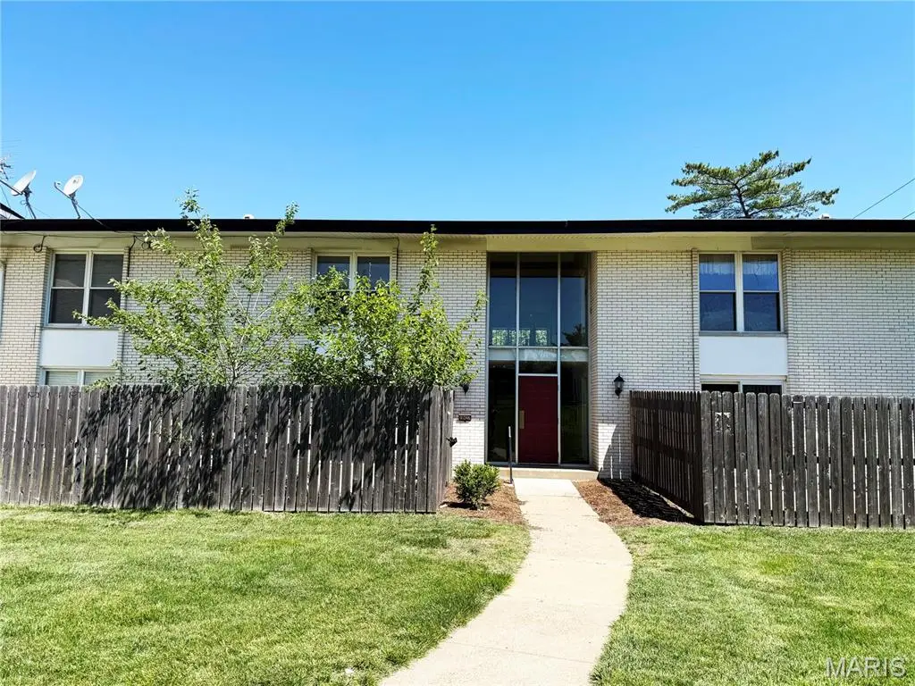 10427 Briarbend DR #9, Unincorporated, MO 63146