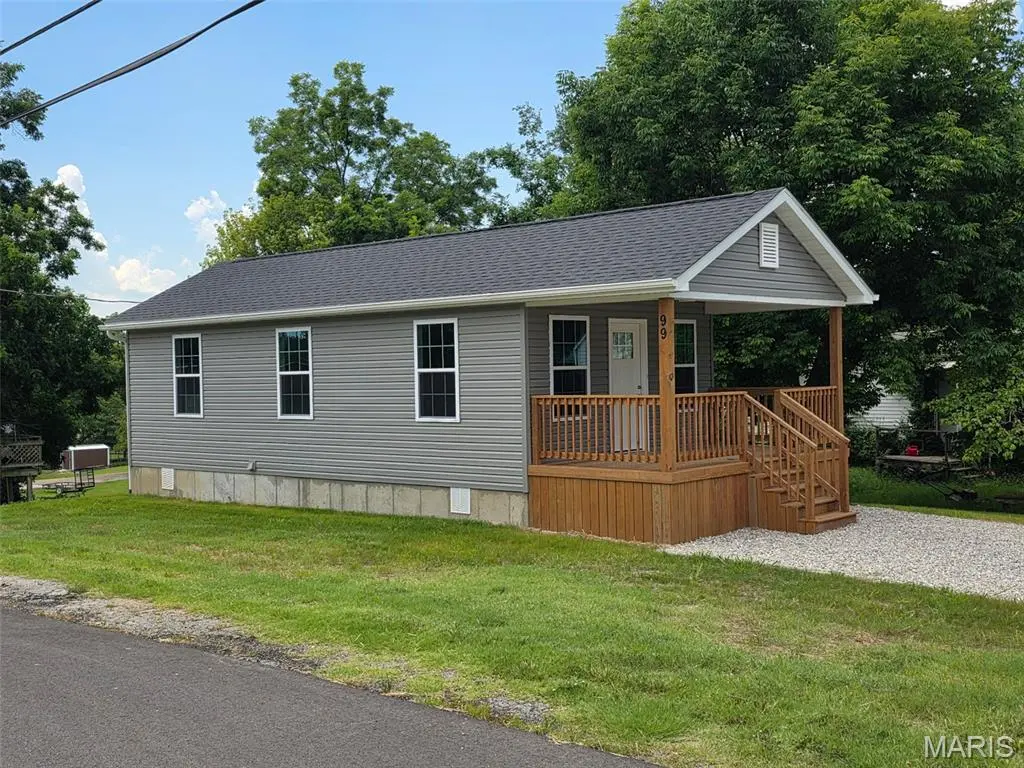 99 N 8th ST, Ste Genevieve, MO 63670