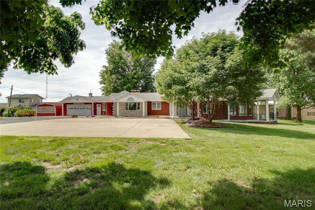 27161 State Highway 3, Godfrey, IL 62035