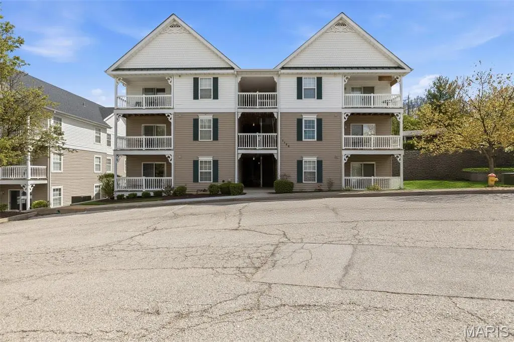 1125 Arbor Creek DR #2B, St Louis, MO 63122