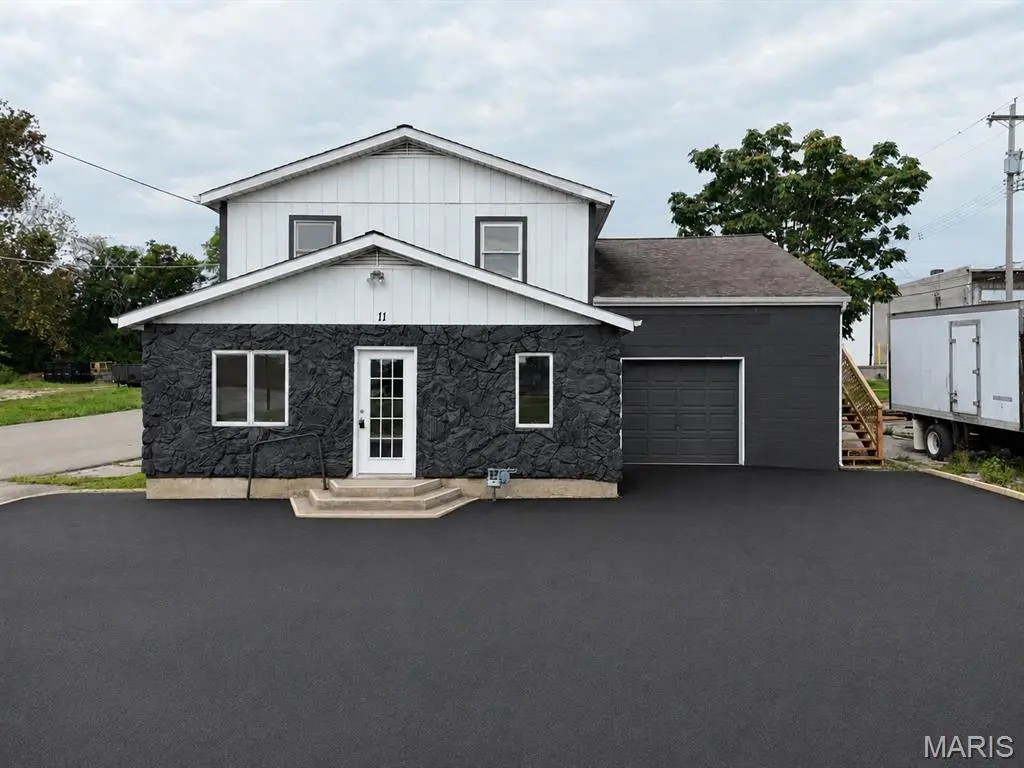 11 S 2nd ST, Festus, MO 63028