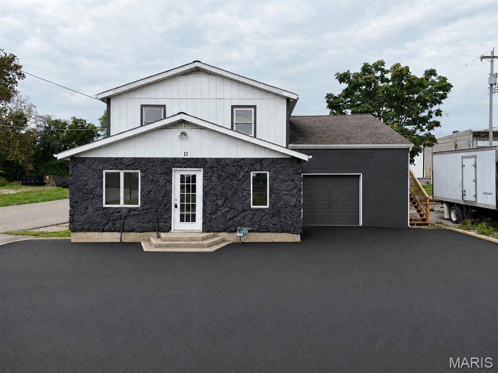 11 S 2nd ST, Festus, MO 63028