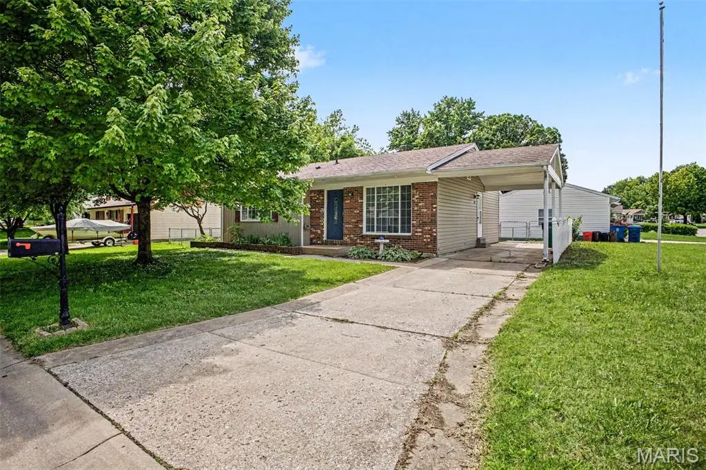 2737 Essex ST, St Charles, MO 63301