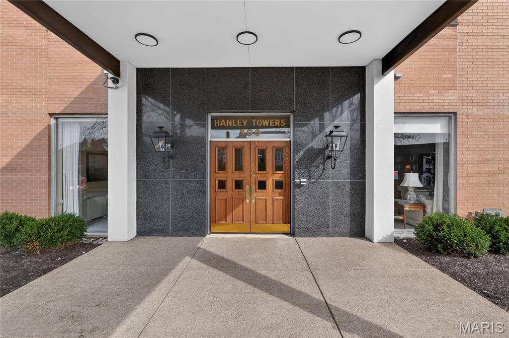900 S Hanley RD #3D, Clayton, MO 63105
