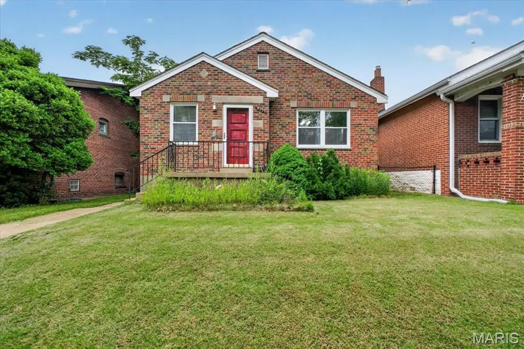 4131 Quincy ST, St Louis, MO 63116