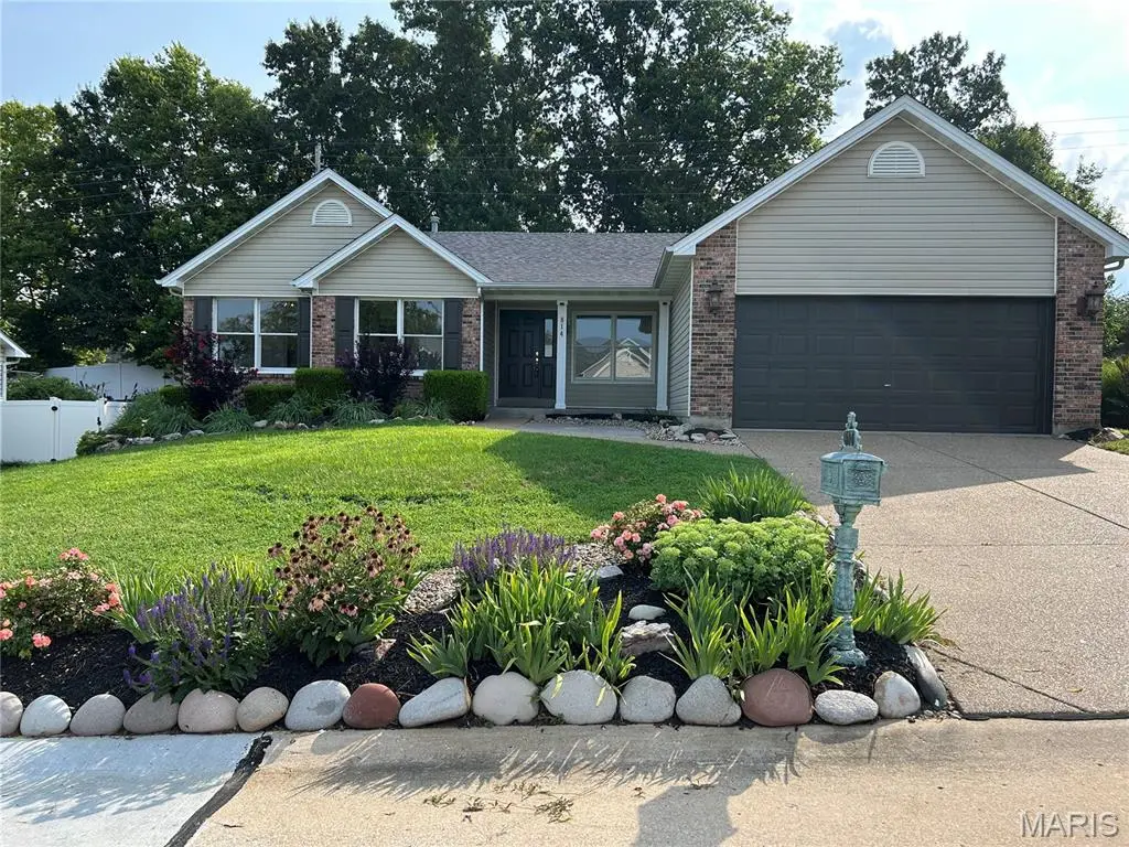 814 Emerald Place DR, St Charles, MO 63304