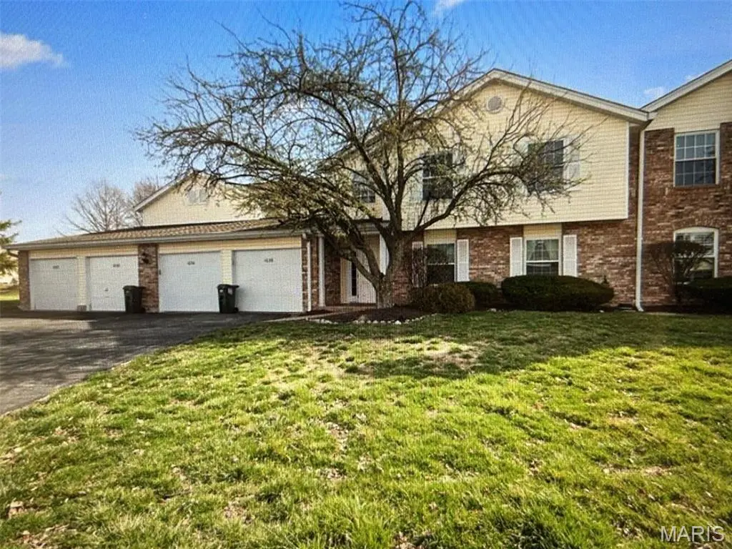 1034 Windstream DR #14, St Peters, MO 63376