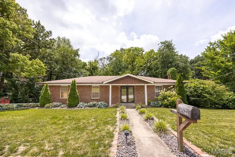 1299 Pin Oak LN, Caseyville, IL 62232