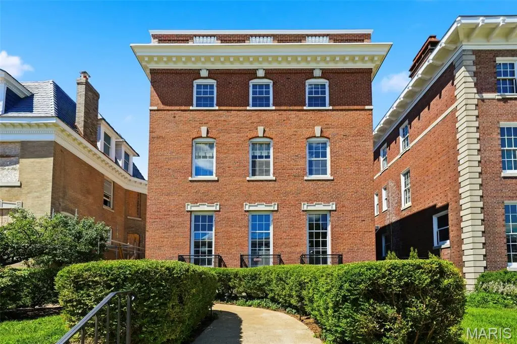 5257 Westminster PL, St Louis, MO 63108