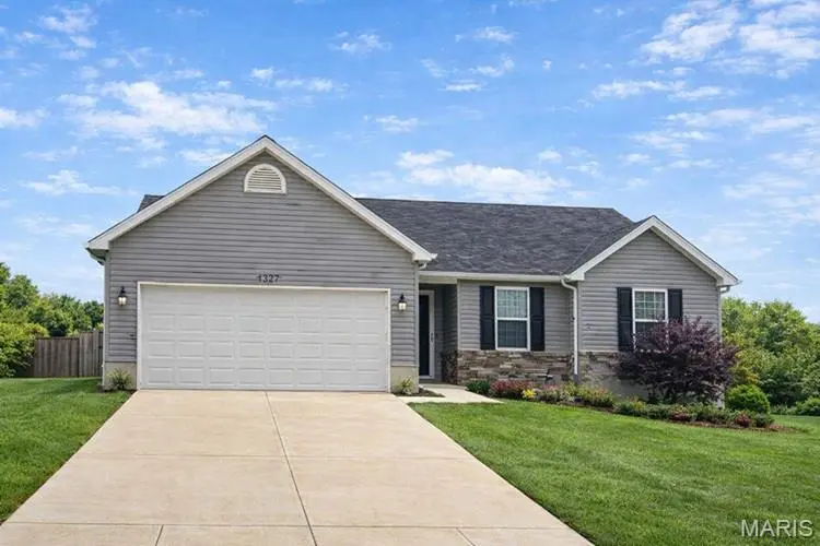 1627 Saint Charles DR, Hillsboro, MO 63050